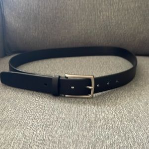Perry Ellis portfolio black leather belt. Size 38/95